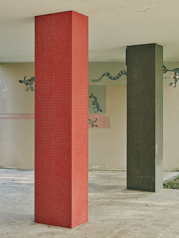 The entrance to another housing complex, Edificio 18, built in 1954 by Marcello Nizzoli.
