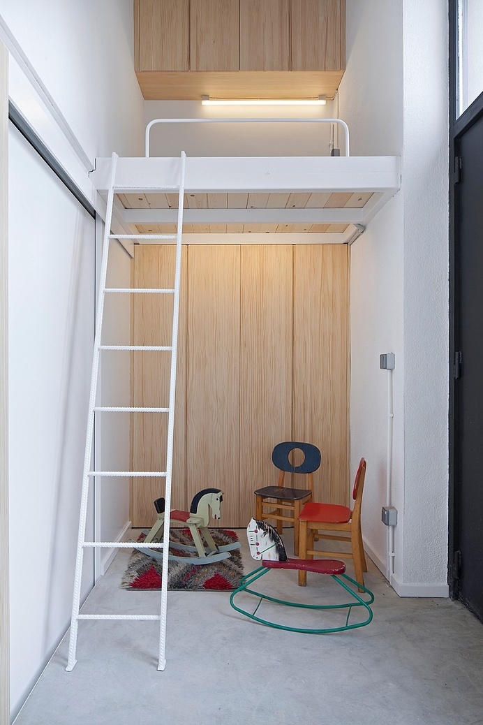 Cozy Little Flat in Barcelona with Low Cost Interior Design