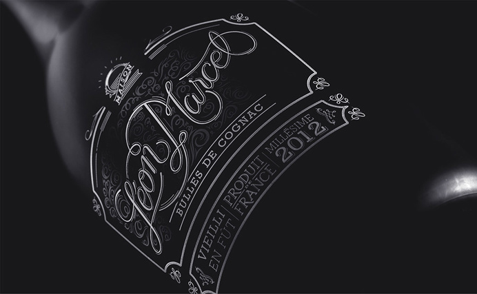 bottle, wine, drink, alcohol, mono, monochromatic, black, white, dark, script, mono line