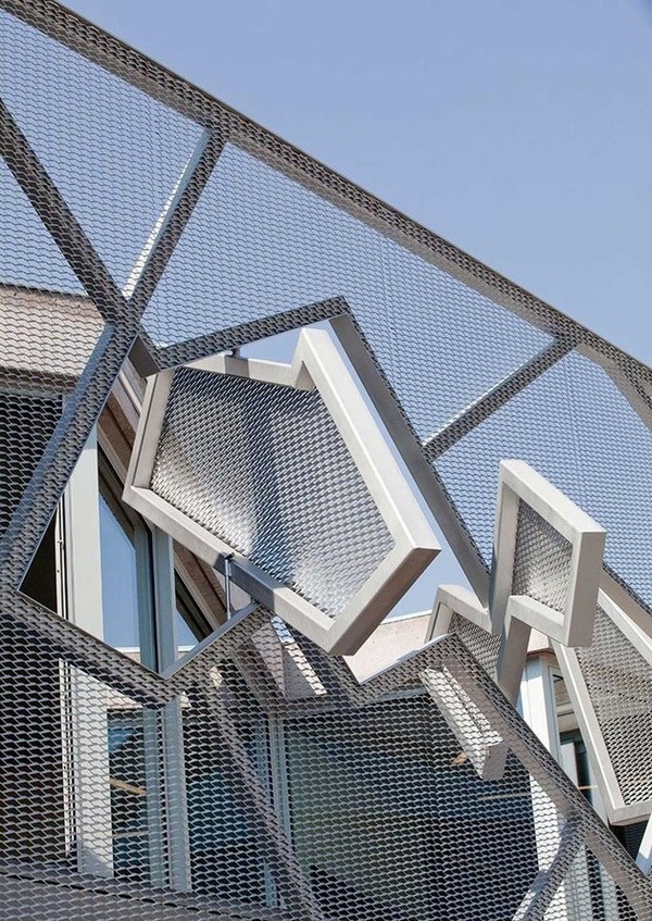 CJWHO ™ (Metal Mesh House with Enclosure Offering) #clever #design # architecture #construction