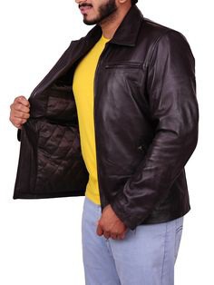 Barack Obama is celebrating his Birthday. The Forty-Fourth President of USA once wore this Beautiful Leather Jacket in the Public which was really loved. #BarrackObama #MichelleObama #HappyBirthdayObama #BrownJacket #ObamaJacket #USAPresident #LeatherJacket #FamousJackets #Fashion #Love #Marriage