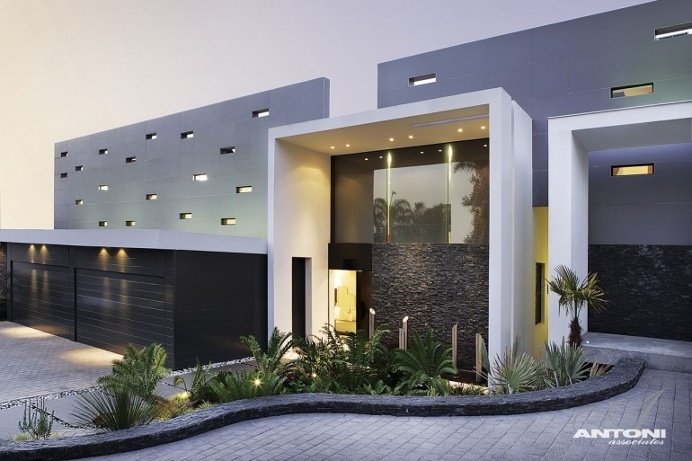 Modern Mansion With Perfect Interiors by SAOTA