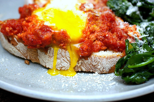 poached eggs in tomato sauce #cooking #eggs #foodporn #food