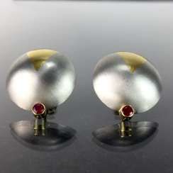 High profile platinum stud earrings with yellow gold item 750, as well as two rubies, one of a kind worked very well.