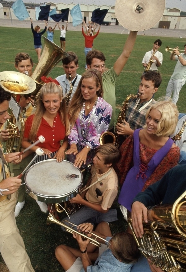 15 Groovy Photos Of High School Fashion In 1969 #70s
