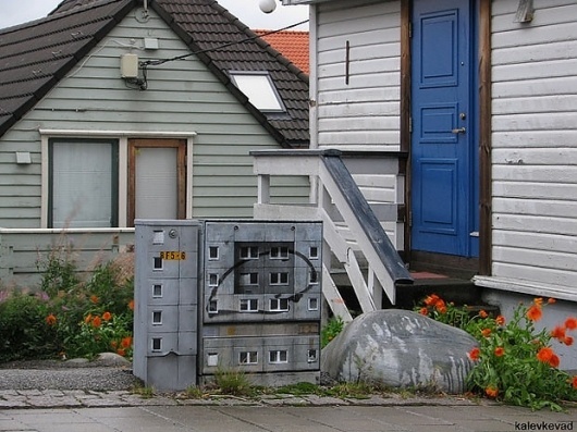 evol-01.jpg 620×465 pixels #stickers #house #art #street