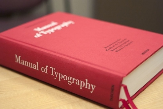 L1028024.jpg (740×498) #red #book #bodoni #typography