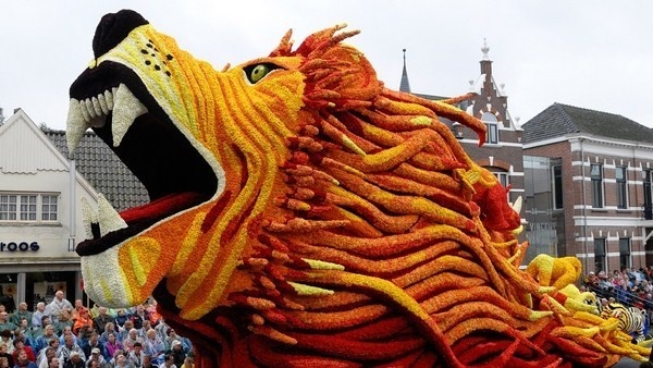 Parade of Flower Sculptures in Holland #flower #sculpture #holland #art