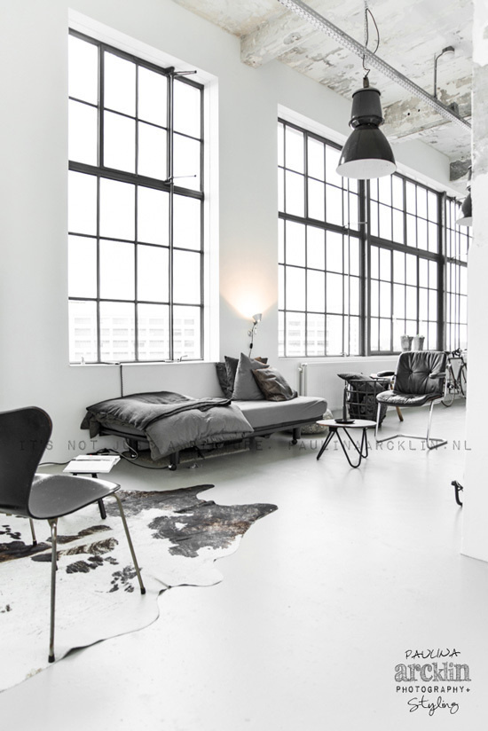Beautiful Houses: Renee's loft interior #interior #loft #beautful #retro #cat #minimal #houses