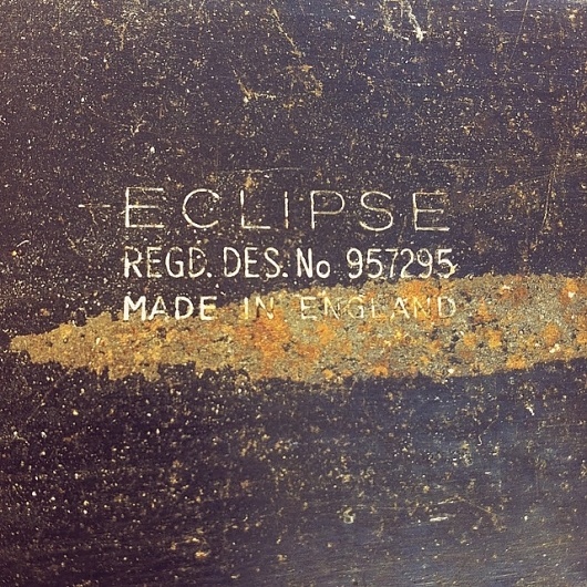 Mr.Clouston #font #eclipse #rough #blade #saw #metal