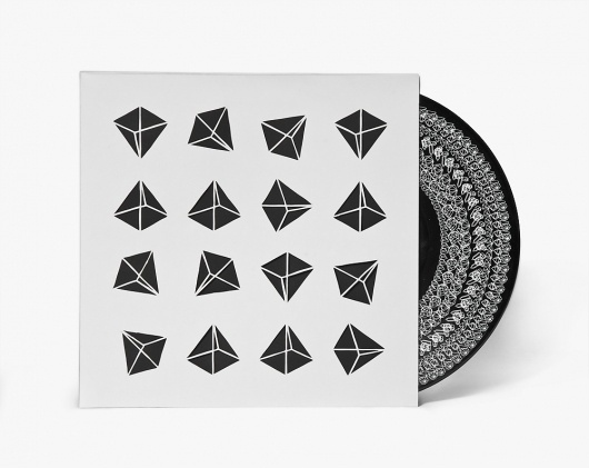 hd_51edf128a28feab37aa0e222d6f39265.jpg (1000×795) #branding #white #black #vinyl