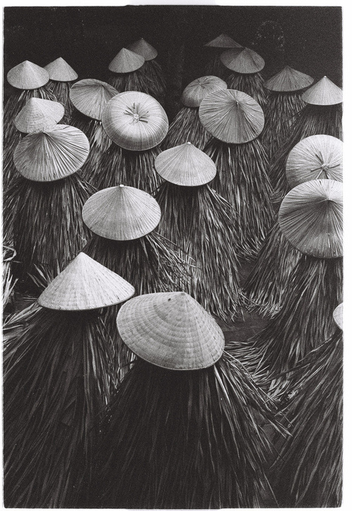 Nón lá (by Phan Hữu Lập Photography !♥) #white #asia #crowd #black #culture #photography #hats #religion #and #beauty
