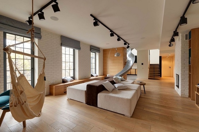 Two-Level Apartment on the Top Floor of a Building Built in 1917