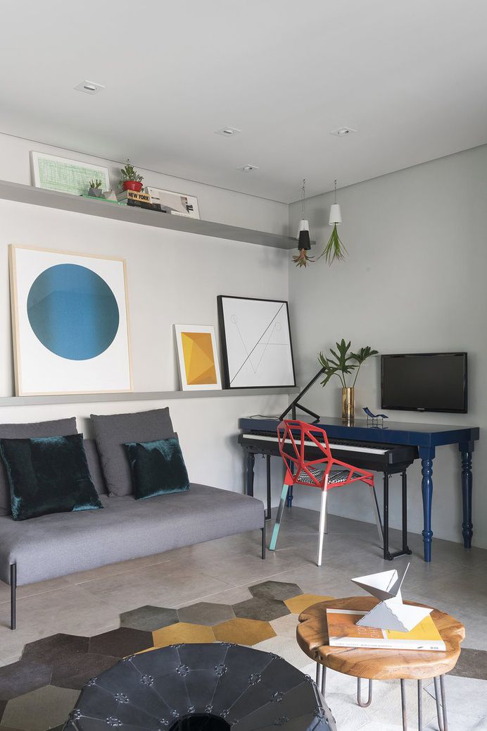 Compartmentalized Apartment Converted into a Completely Integrated Living Space 4