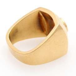 Ladies ring studded with 1 diamond approx 0,50 ct,