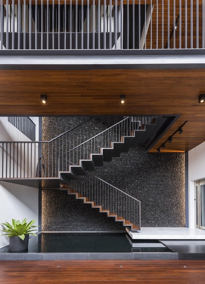 Courtyard Residence / Ming Architects