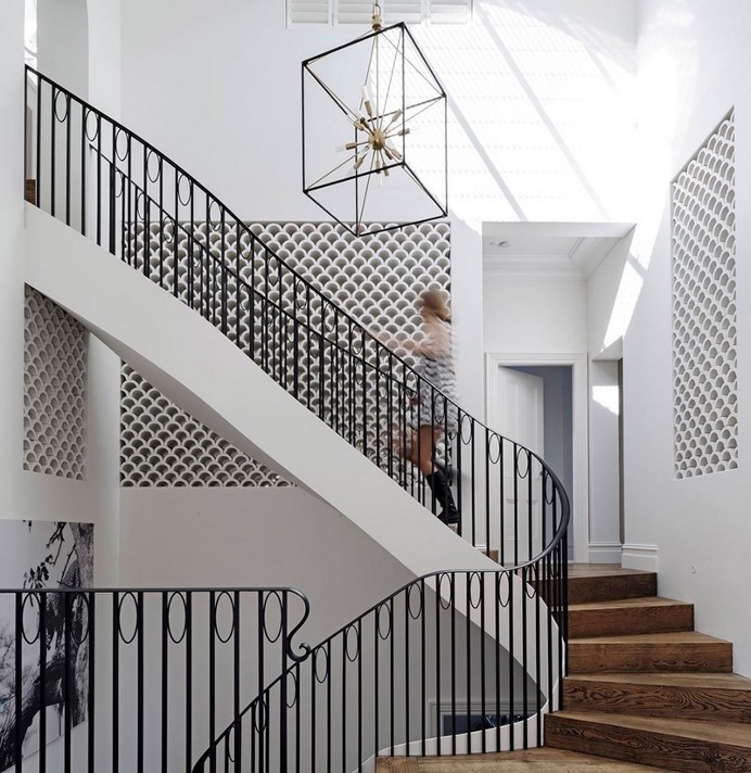 Twin Peaks House – A Queen Anne Style Residence in Sydney