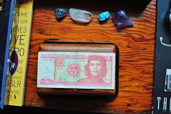 https://www.facebook.com/DavidWalbyPhotography #wallb #cuba #guevara #stones #che #money #precious