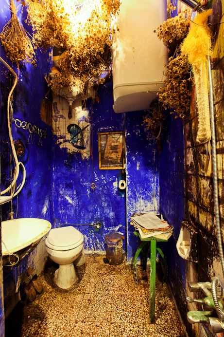 Freunde von Freunden — Melih Özuysal — Artist, Apartment, Istanbul-Ortaköy — http://www.freundevonfreunden.com/interviews/melih-ozuy #gfghk