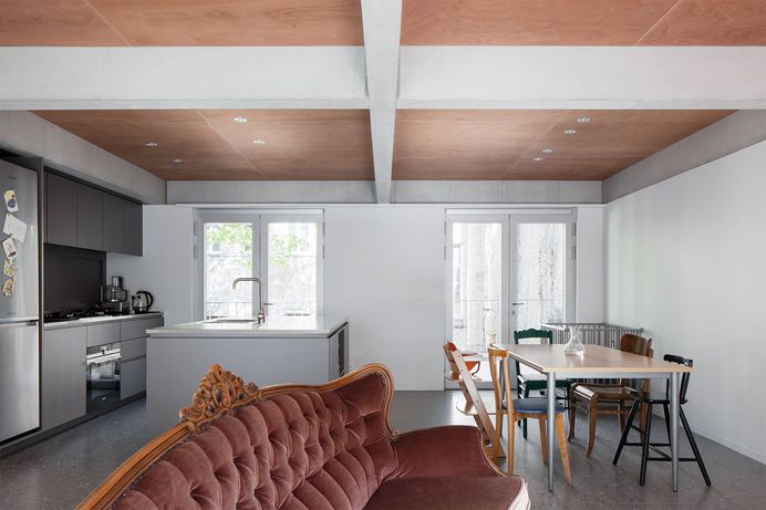 Cross House by Generiek