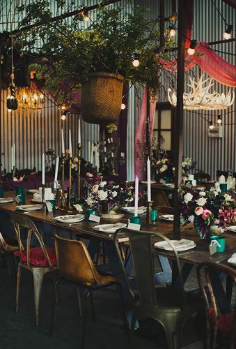 The steampunk wedding decorations are very unusual and amazing. Such a wedding will not leave anyone indifferent.