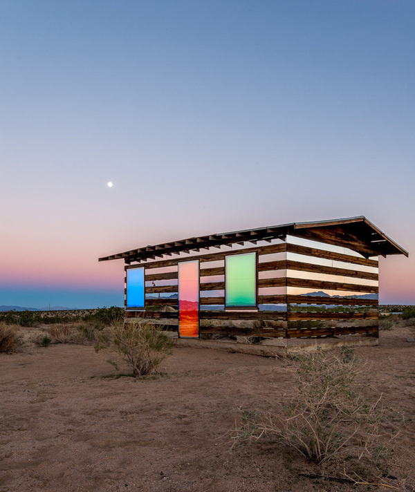 Beautiful Houses: Lucid Stead by artist Phillip K. Smith III illuminates Joshua Tree, California #house #night #mirror #architecture #day