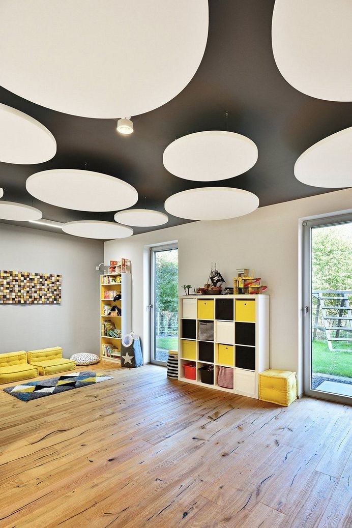 Modern Nurnberg House with Open Living Area, Fireplace and Glass Facade 9