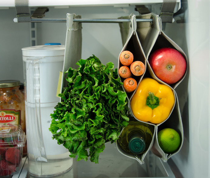 Fabrack is an expandable, hanging storage solution for the refrigerator, that prevents food from being crushed or forgotten. #food #produce