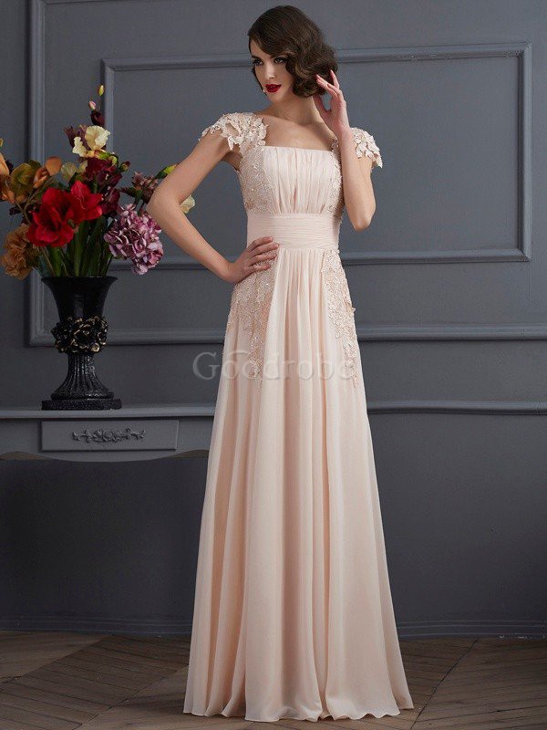 Robe de bal longue en chiffon avec manche courte de princesse jusqu'au sol