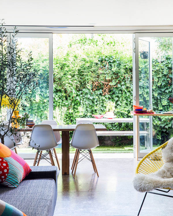 The Design Chaser: Dining Rooms | Bright, White #interior #design #decor #deco #decoration