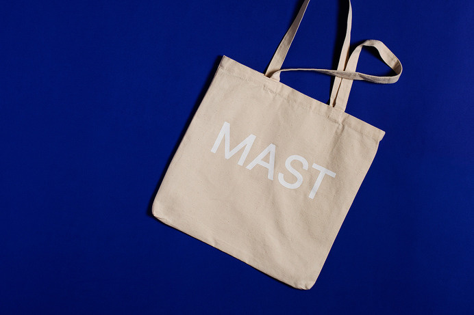 http://hightide.vaesite.net/__data/cf65562473dc7ec78efc88e826bf11b8.jpg #tote #bookshop #books #bags #mast