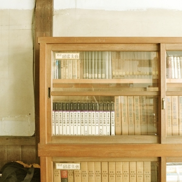 旧小学 | Flickr - Photo Sharing! #old #bookshelf #school #wood #vintage #japan