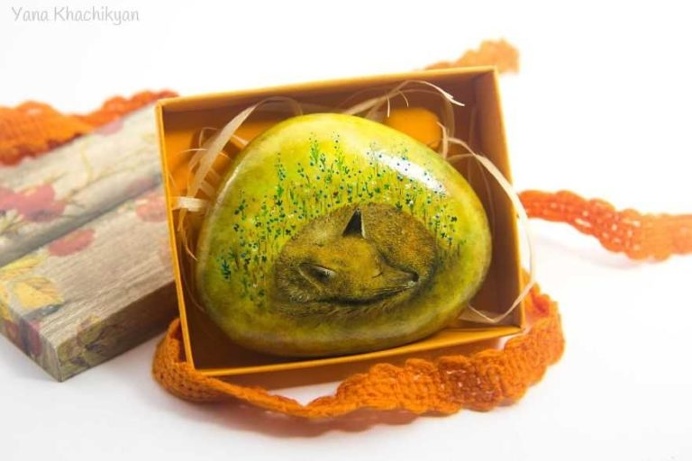 Miniature Oil Paintings on Stones by Yana Khachikyan