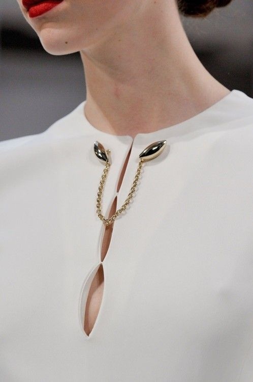 Mila Schon Fall 2012 RTW #gold #brooch