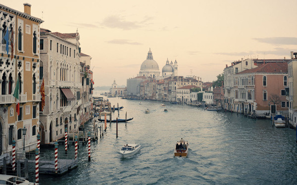 Annie Schlechter #venice #photography #italy