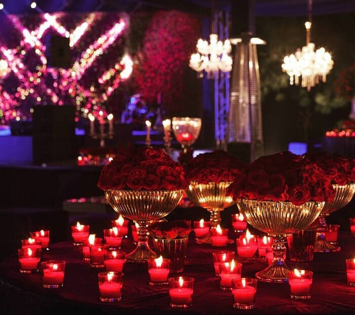 Valentine's Day Wedding Ideas: Theme Decor, Photobooth Props, Selfie Frames, And Balloon Decor!