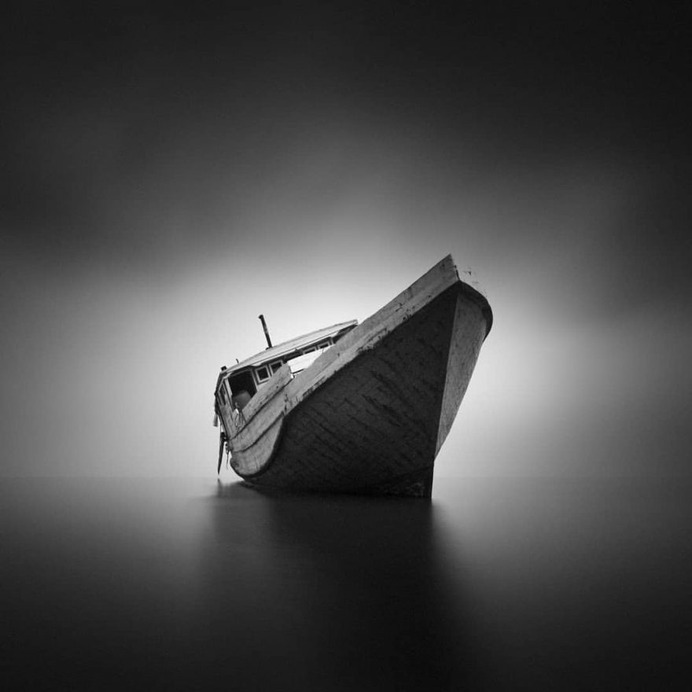 Minimalist Black and White Landscape Photography by Pejuang Subuh