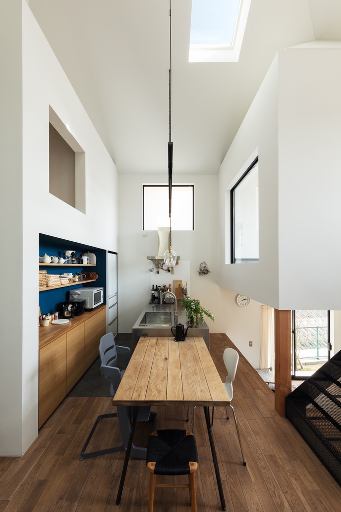 Crossroad House by YYAA