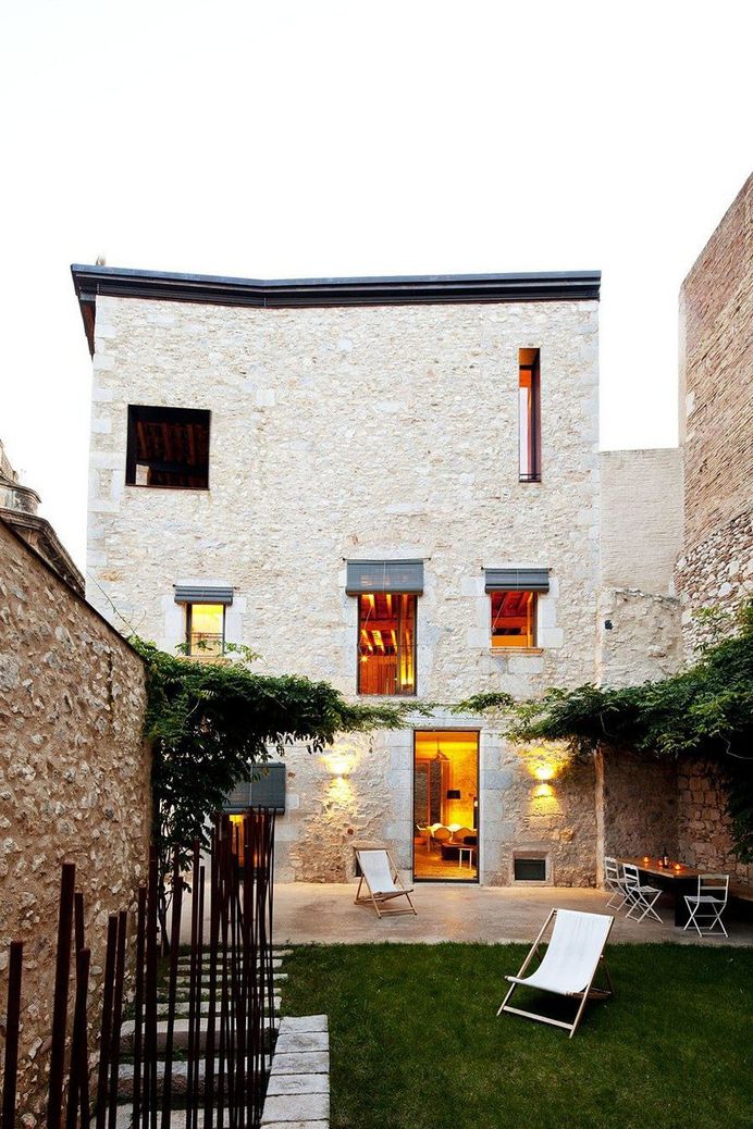 Medieval House Gets a Contemporary Renovation in Catalonia 17