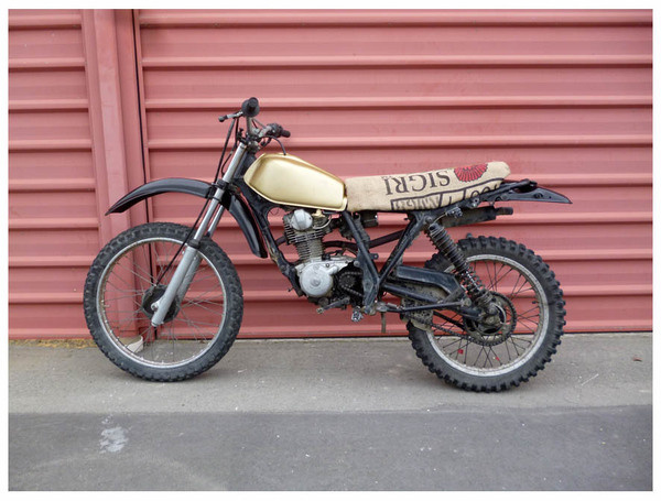 Head Full of Snakes: XL185 ready for 'Smash Palace Shearers Run'... sort of #sack #seat #bike