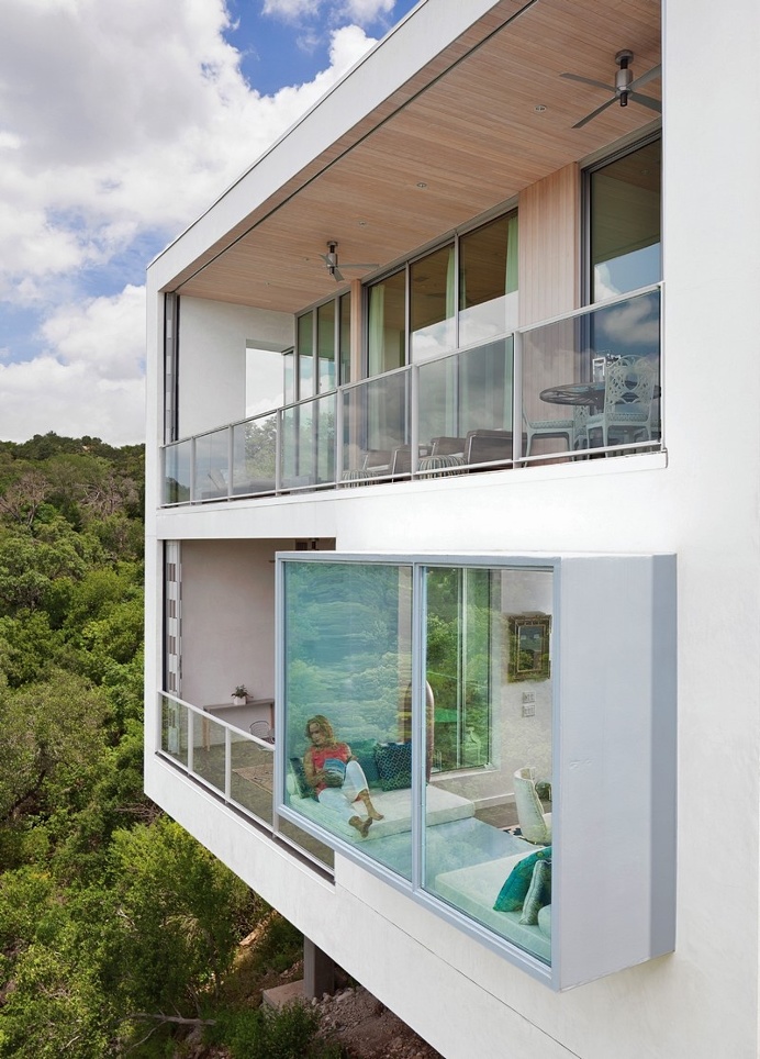 Cliff House – Contemporary Luxury Delivers Captivating Views