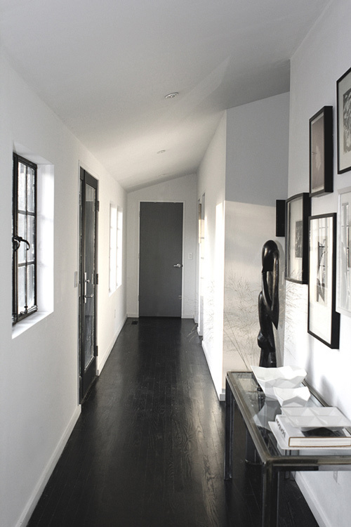 8_jason #interior #white #& #design #black #frames #hall #decoration