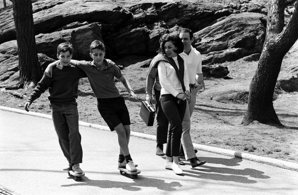 billeppridgeskateboardinginnyc_06.jpeg #b&w #oldschool #skateboard #1960s #york #nyc #new