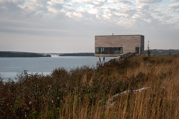 Cliff House by MacKay-Lyons Sweetapple Architects #modern #design #minimalism #minimal #leibal #minimalist