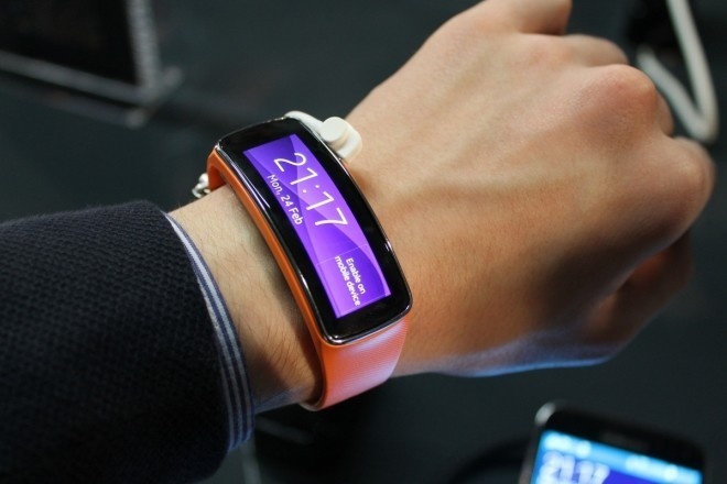 Samsung Gear Fit Fitness Tracker #tech #flow #gadget #gift #ideas #cool