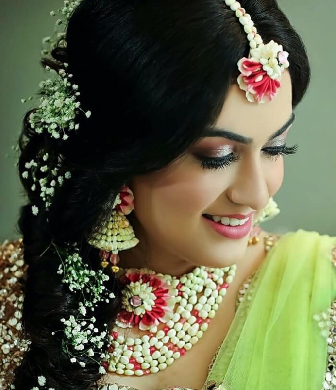 26 Handpicked Gota and Floral Maang Tikka Designs