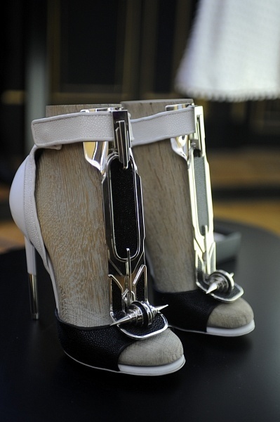 Givenchy Haute Couture #buckle #heels