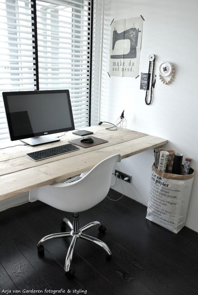 Black, white & wood: My workplace # 2 #office #desk #home #workspace