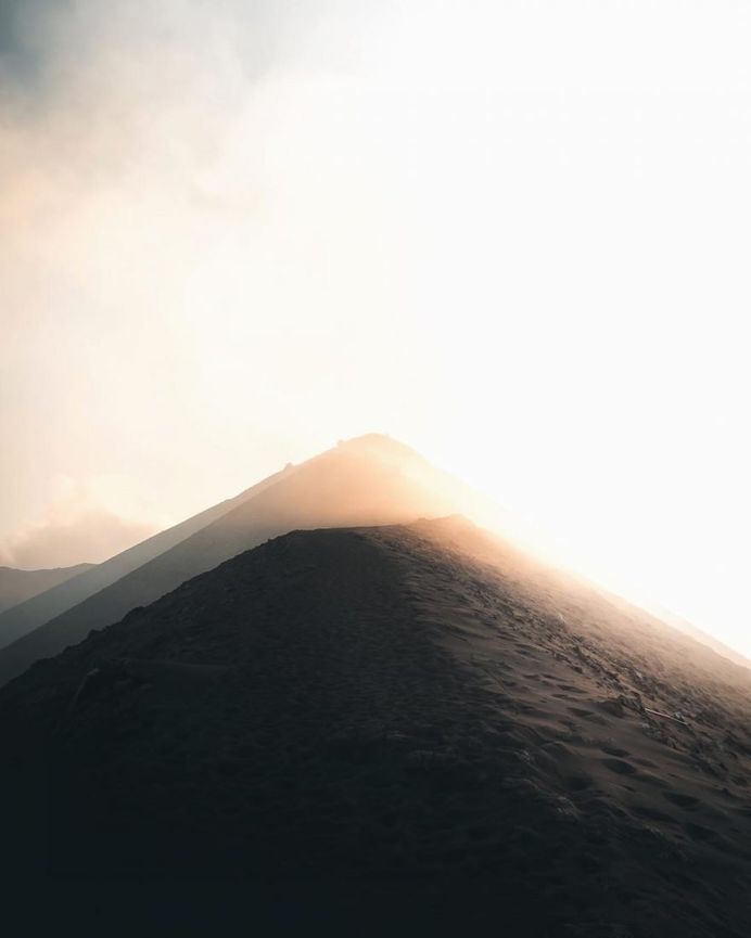 Oliver Arlart Climbs Stromboli Volcano to Capture Spactacular Lava Flow