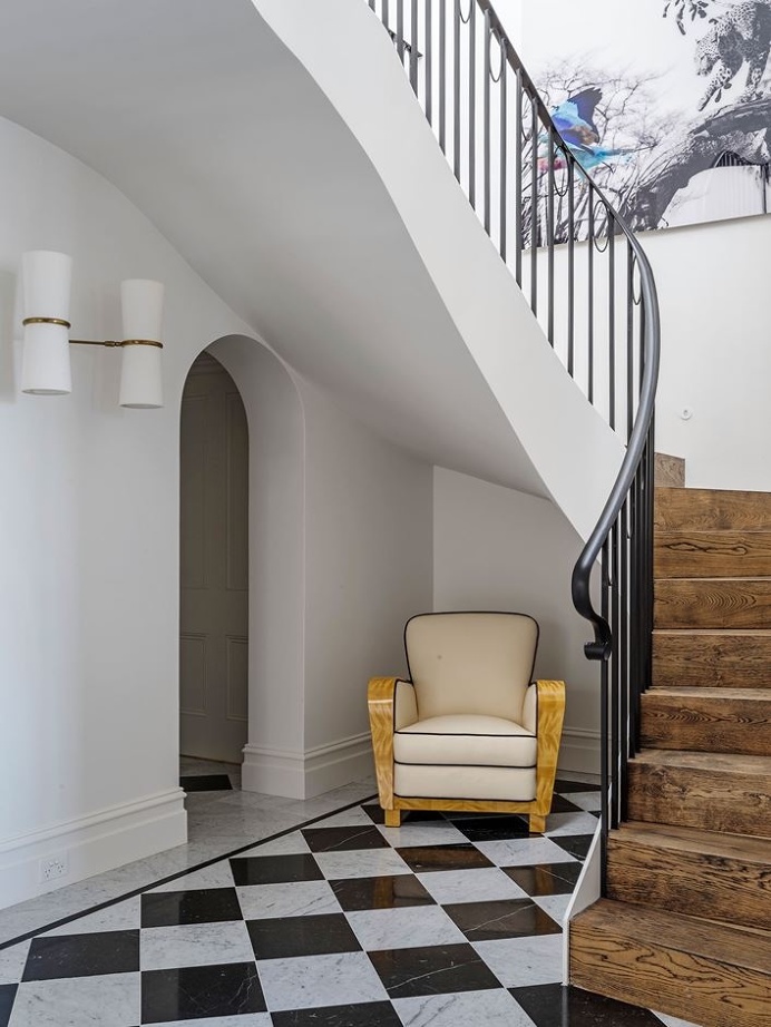 Twin Peaks House – A Queen Anne Style Residence in Sydney